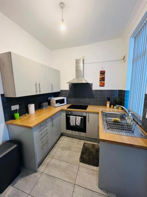 4 Bed 4 Bath 6 Guest Lovely Home Stoke-on-Trent Esterno foto