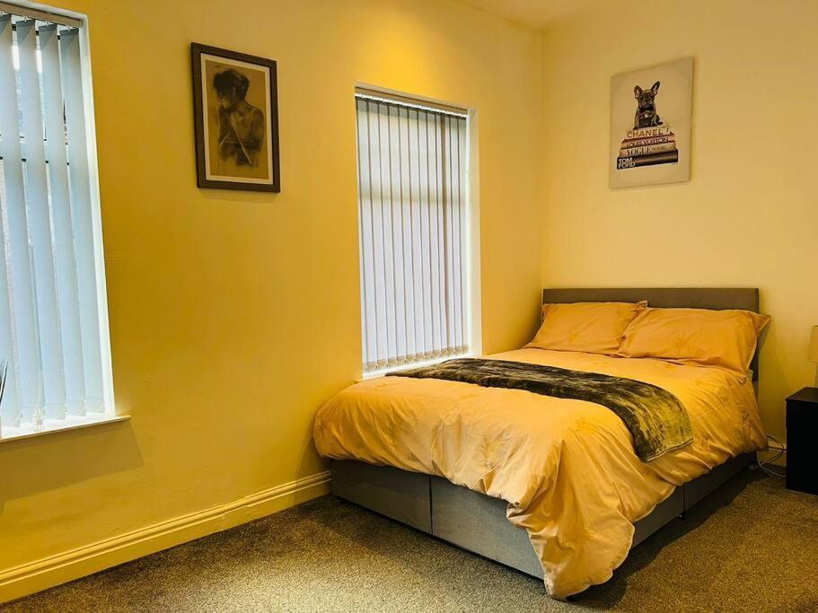 4 Bed 4 Bath 6 Guest Lovely Home Stoke-on-Trent Esterno foto